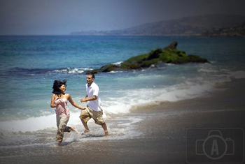 engagement running in the ocean
